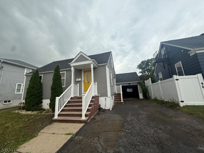 Building Photo - 211 Bradford Ave