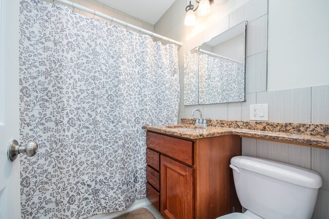 Photo - 5614 W Melrose St Unit 2