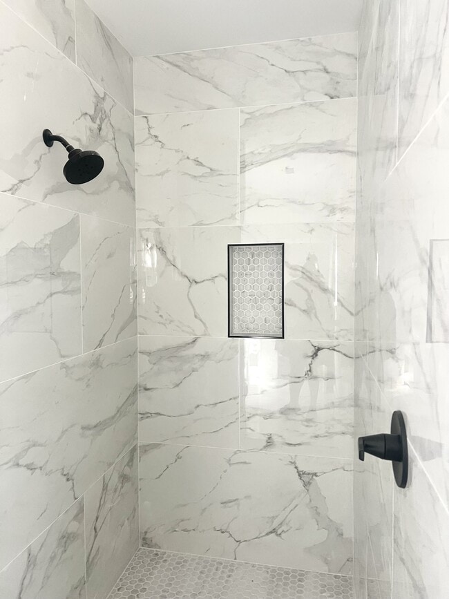 Photo - 322 Lincolnshire Square