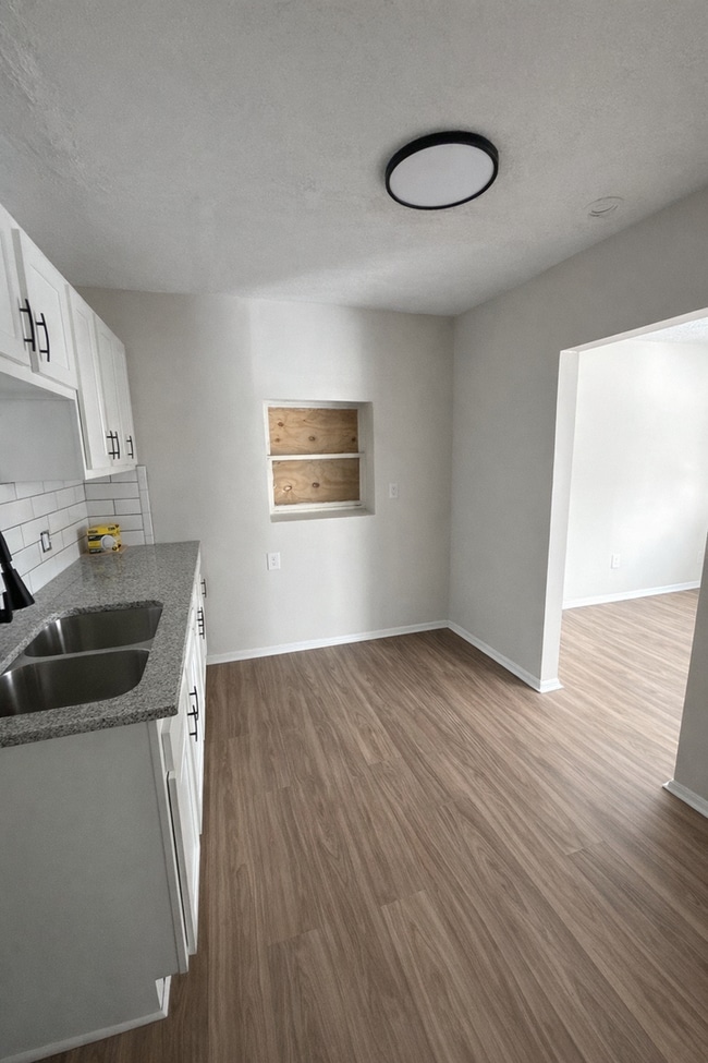 Photo - 823 Bassett Ave