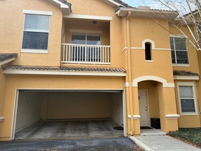 19920 Villa Ridge Dr Unidad 205