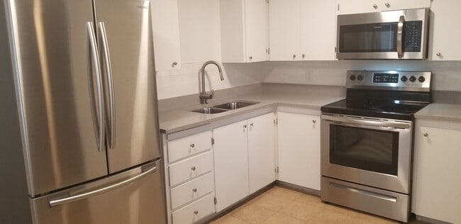 Photo - 1 Bedroom Apartment Available February 1st Unit B