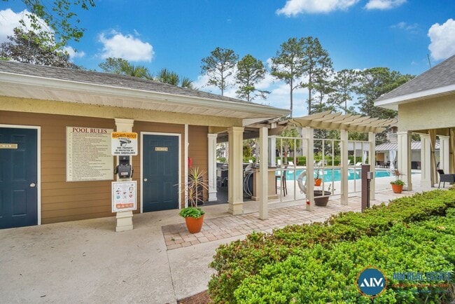 Photo - Top-Floor 2BR Condo with Pool Access – Ava...