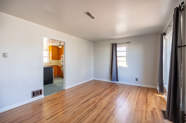 Photo - 3323 Alexander Ave