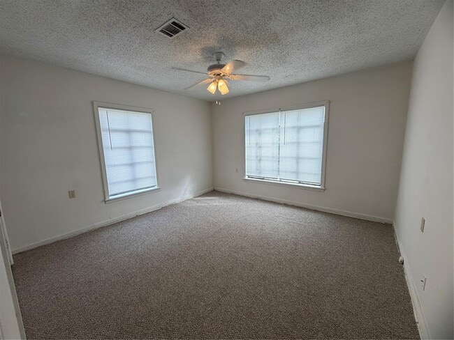 Photo - 511 Bowser St