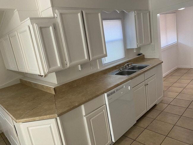 Photo - 351 N D St