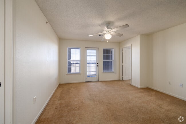2BR, 2BA - 959SF - Living Room