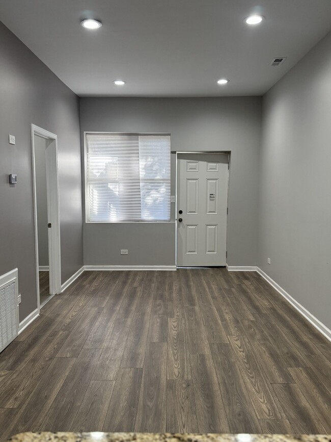 Photo - 2812 S Trumbull Ave Unidad 1