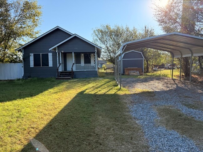 Photo - 1111 S Interurban St