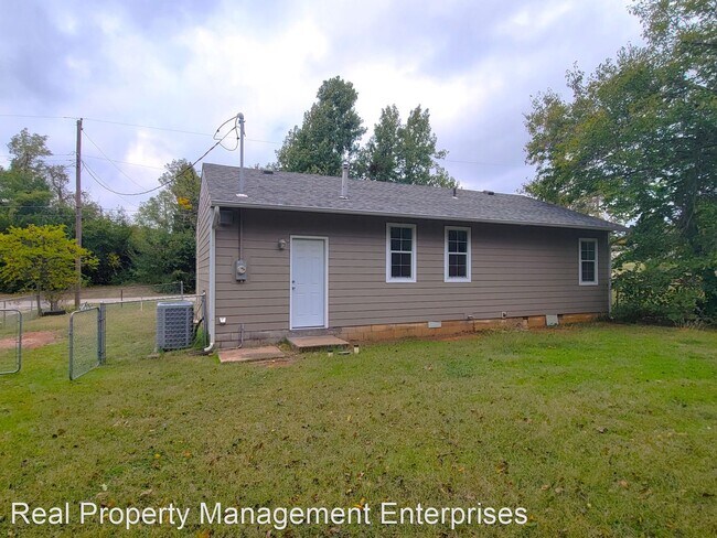 Photo - 2 br, 1 bath House - 608 Poplar Lane
