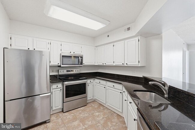 Building Photo - 1200 Braddock Pl Unit 512