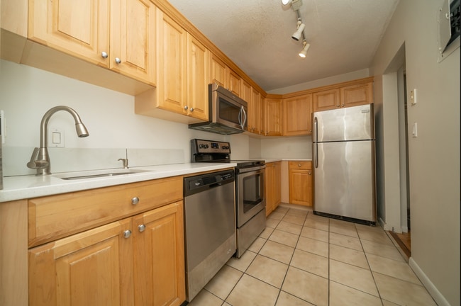 Building Photo - 100 Marion St Unit 38 Rental