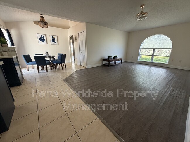 Photo - 2717 Orpha Ln