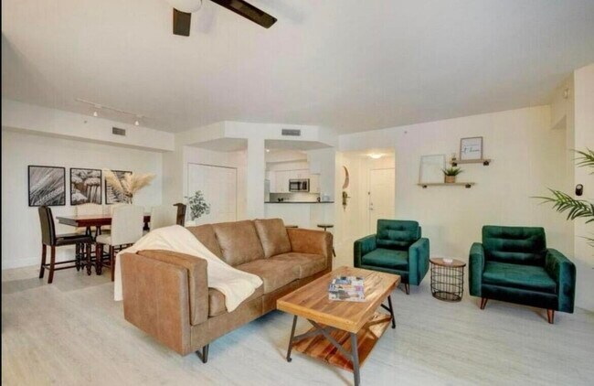 802 W Windward Way Unit 216
