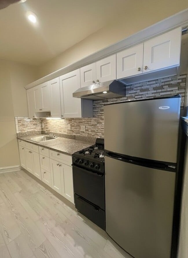 Photo - 1625 Dyre St Unit A