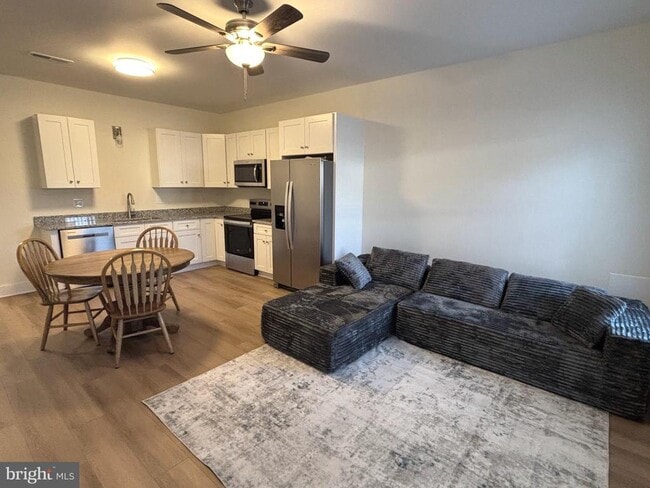 Building Photo - 111 W North St Unit 100