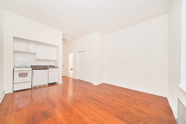 Large Studio in the heart of Hells Kitchen