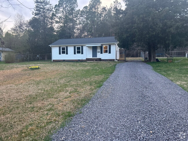 Building Photo - 442 Riverdale Rd Rental