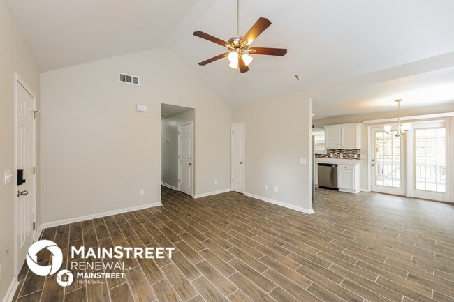 Photo - 2295 Lark St