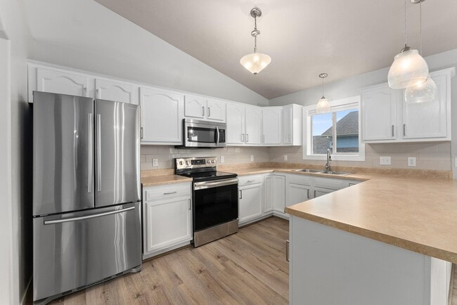 Photo - 8208 S Hughes Ave