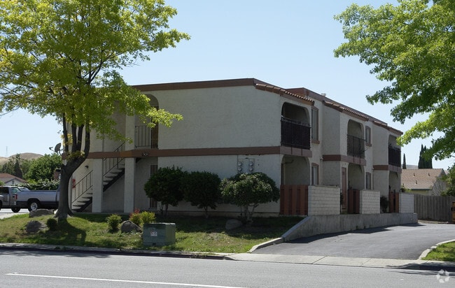 Building Photo - Updated Cozy Apartments at Loveridge Road