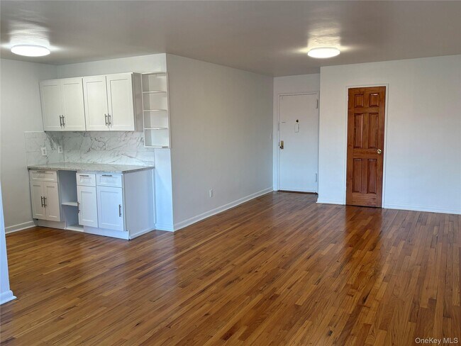 Photo - 180 Brook St