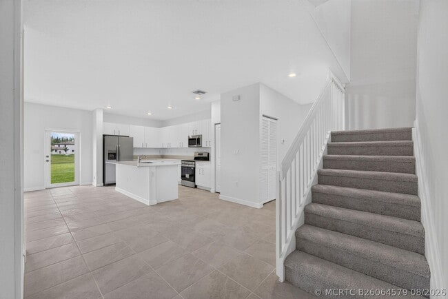2444 SE 29th Dr
