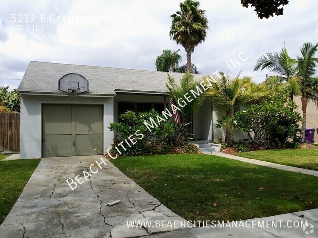 Building Photo - Adorable 2 Bedroom House located on a Tree...