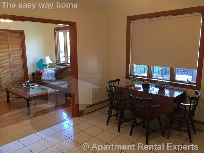 Building Photo - 10 Windsor Rd