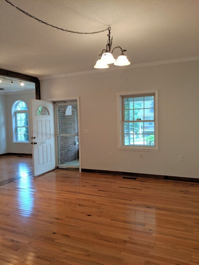 Photo - ONE BEDROOM RENTAL! **ALL UTILITES INCLUDED**