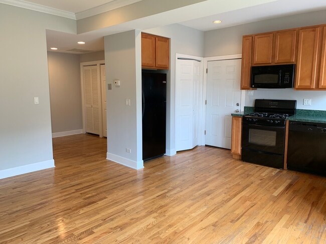 Photo - 2303 W Granville Ave Unit 2