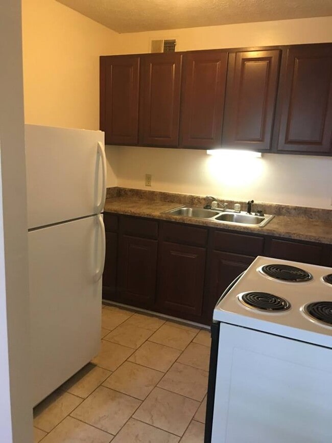 Photo - Twelve Oak Apartments Unit 104