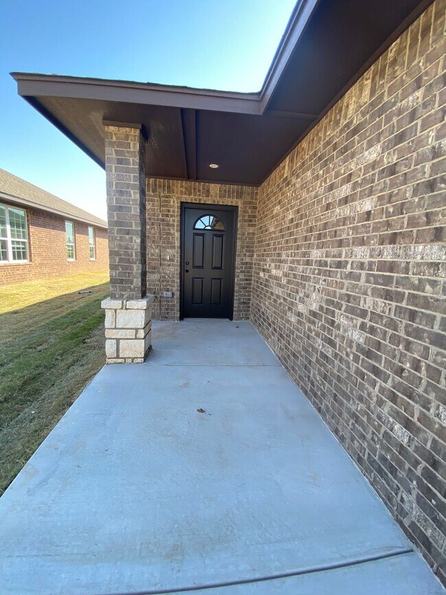 Photo - 3 bedroom and 2 bathroom duplex in El Reno!