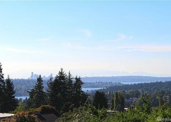 Photo - Stunning Somerset Home with Breathtaking City, Mountain & Lake Views – 5 Bedrooms, Gourmet Kitchen