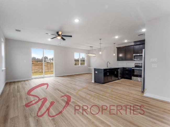 Photo - Gorgeous 3 bedroom townhome with a quick, easy walk to TSU campus!