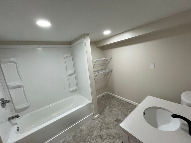 Photo - Spacious 2 bedroom basement apartment