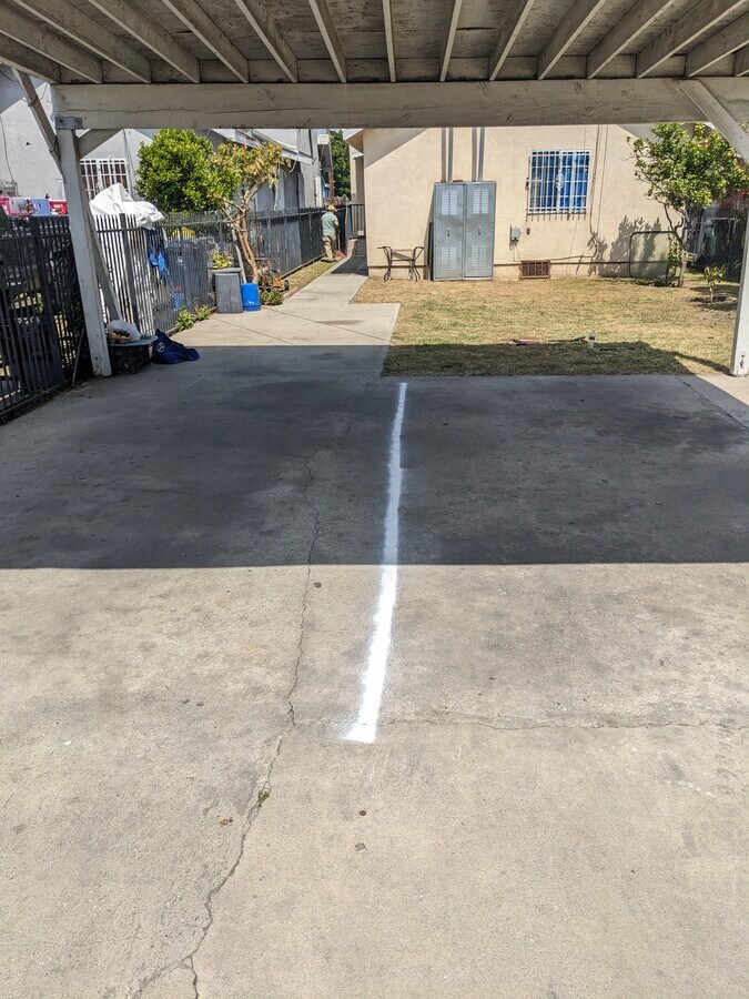 Larger parking in the rear entrance. - 8903 Beach St Unidad 1/2