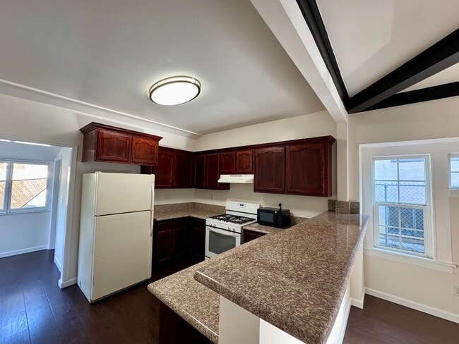 Photo - Centrally Located Minutes away from Downtown, Silver Lake, and Eagle Rock