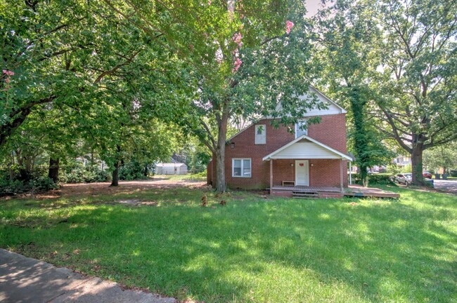 130 Tryon St