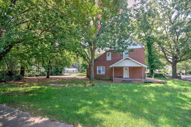 Photo - 130 Tryon St