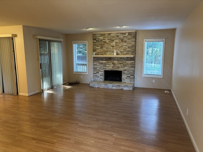 Photo - 176 Kinloch Ct