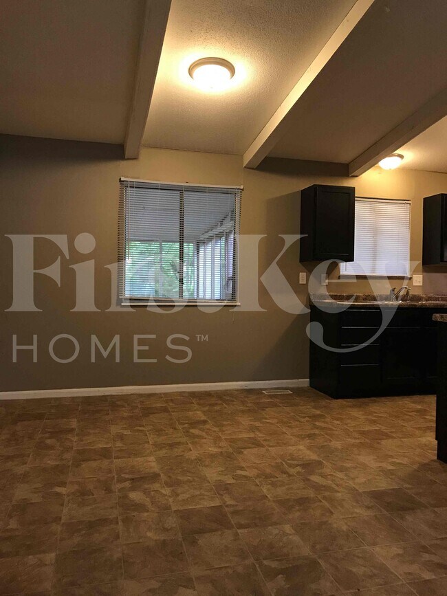 Photo - 8101 Railroad Rd