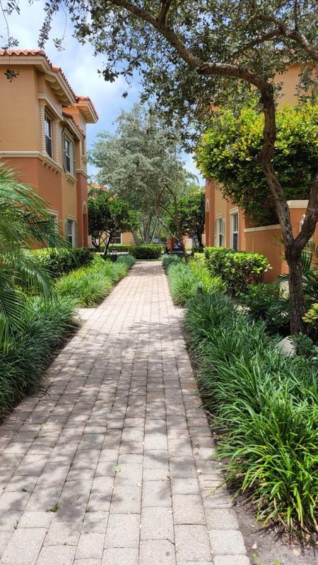 Photo - 5010 S Harbor Isles Dr