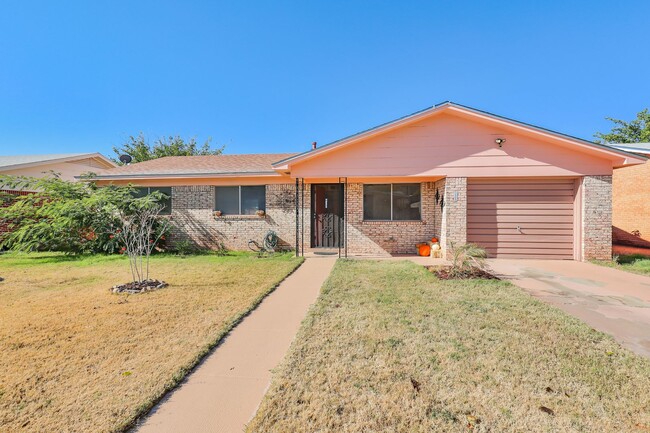 Recently updated 3 bedroom, 2 bathroom home - Recently updated 3 bedroom, 2 bathroom home