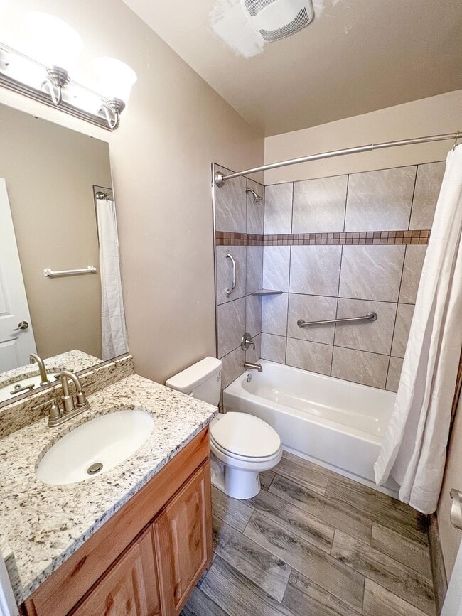 Photo - S101 Studio *utilities included*