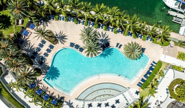 Building Photo - Flamingo South Beach Rental