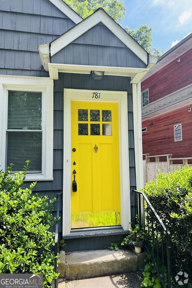 Building Photo - 781 Courtenay Dr NE Rental