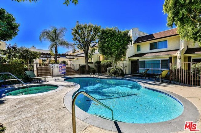 Pool/Spa - 4321 Matilija Ave