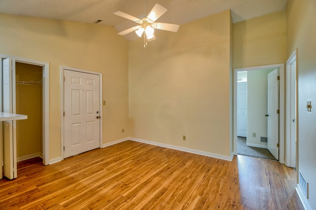 Photo - Walnut Springs