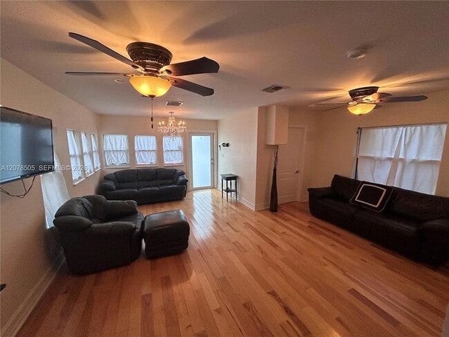 Photo - 413 S K St